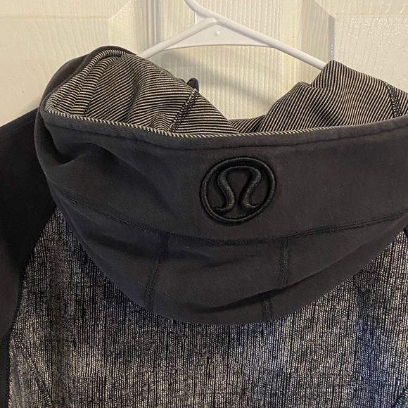 Reposhed Lululemon Hooded sweatshirt size 10 - Picture 4 of 4